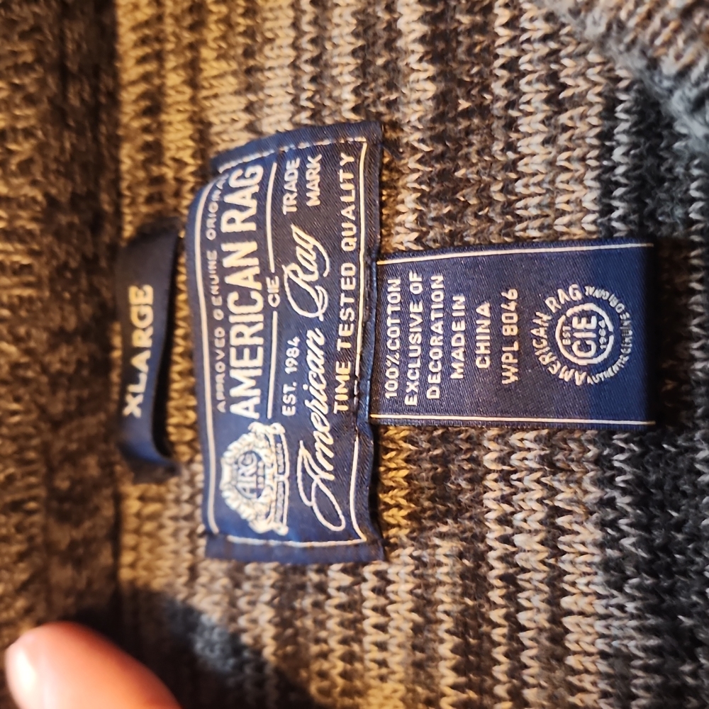 Large American Rag Sweater. - Picture 3 of 3